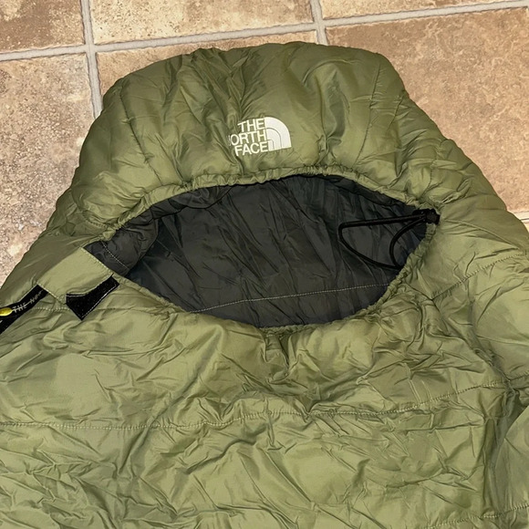 The North Face “Ember” Mummy Sleeping Bag 20° Rating w/Carry Travel Bag - Picture 3 of 17